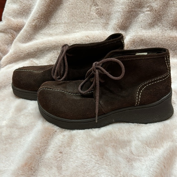 Lower East Side Brown Suede Lace Up Chukka Boots - Picture 4 of 10